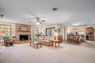 205 Crestwood Dr, Fredericksburg, TX 78624 - Photo 3