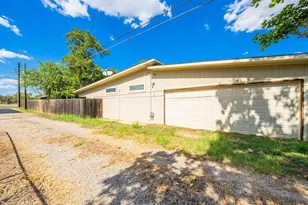 907 W Travis St, Fredericksburg, TX 78624 - Photo 37