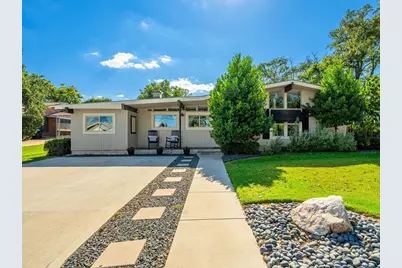 907 W Travis St, Fredericksburg, TX 78624 - Photo 3