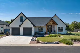 105 Parlin Ln, Fredericksburg, TX 78624 - Photo 3