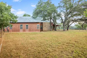 604 N Cherry St, Fredericksburg, TX 78624 - Photo 13