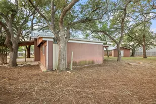 604 N Cherry St, Fredericksburg, TX 78624 - Photo 17