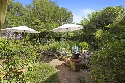 825 Myrta St, Kerrville, TX 78028 - Photo 35