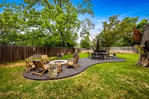 904 N Orange St, Fredericksburg, TX 78624 - Photo 7
