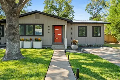 904 N Orange St, Fredericksburg, TX 78624 - Photo 1