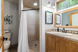 904 N Orange St, Fredericksburg, TX 78624 - Photo 23