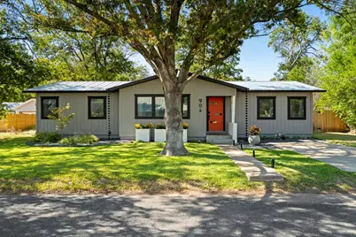 904 N Orange St, Fredericksburg, TX 78624 - Photo 1