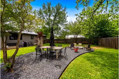 904 N Orange St, Fredericksburg, TX 78624 - Photo 7