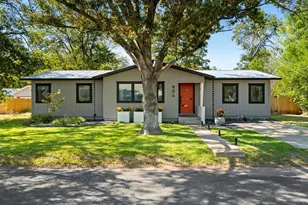 904 N Orange St, Fredericksburg, TX 78624 - Photo 1
