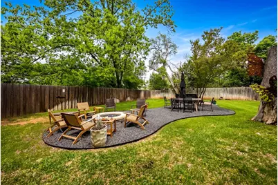 904 N Orange St, Fredericksburg, TX 78624 - Photo 3