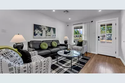 335 W Burbank St, Fredericksburg, TX 78624 - Photo 7