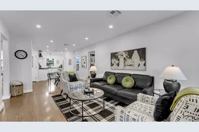 335 W Burbank St, Fredericksburg, TX 78624 - Photo 9