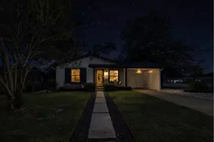 335 W Burbank St, Fredericksburg, TX 78624 - Photo 5