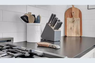 335 W Burbank St, Fredericksburg, TX 78624 - Photo 9