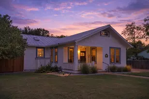 309 Fulton St, Fredericksburg, TX 78624 - Photo 3