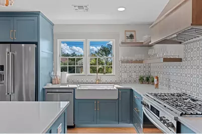 204 N Elk St, Fredericksburg, TX 78624 - Photo 11