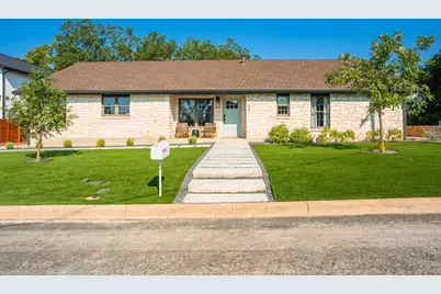 204 N Elk St, Fredericksburg, TX 78624 - Photo 3