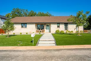 204 N Elk St, Fredericksburg, TX 78624 - Photo 3