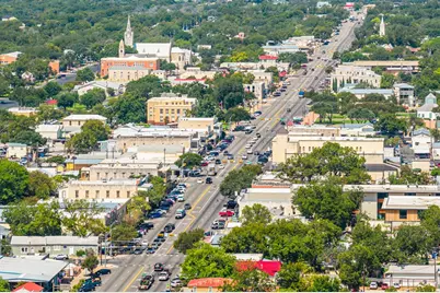 204 N Elk St, Fredericksburg, TX 78624 - Photo 57
