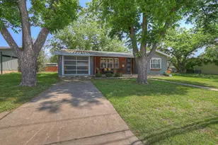 112 W Mulberry St, Fredericksburg, TX 78624 - Photo 1