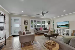 112 W Mulberry St, Fredericksburg, TX 78624 - Photo 5