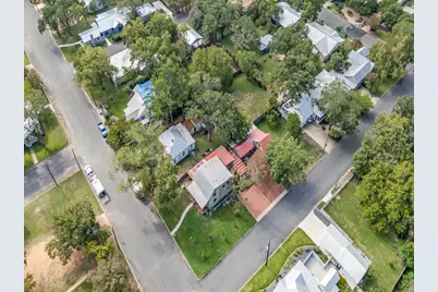 413 E College St, Fredericksburg, TX 78624 - Photo 9