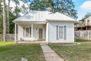 413 E College St, Fredericksburg, TX 78624 - Photo 3