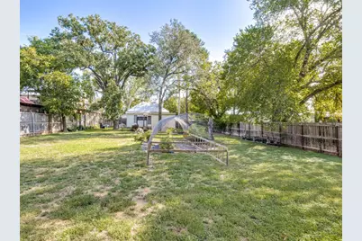 413 E College St, Fredericksburg, TX 78624 - Photo 7