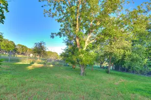 17 Roadrunner Dr, Fredericksburg, TX 78624 - Photo 25