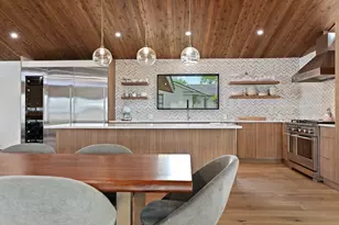 806 W Schubert St, Fredericksburg, TX 78624 - Photo 3