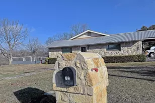 702 E Schubert St, Fredericksburg, TX 78624 - Photo 5