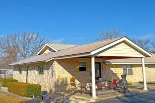 702 E Schubert St, Fredericksburg, TX 78624 - Photo 3