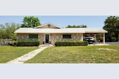 702 E Schubert St, Fredericksburg, TX 78624 - Photo 1