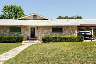 702 E Schubert St, Fredericksburg, TX 78624 - Photo 1