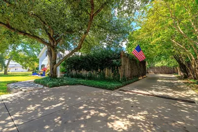 904 N Lincoln, Fredericksburg, TX 78624 - Photo 5