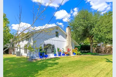 904 N Lincoln, Fredericksburg, TX 78624 - Photo 3