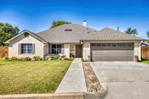 205 Edgewood Dr, Fredericksburg, TX 78624 - Photo 1