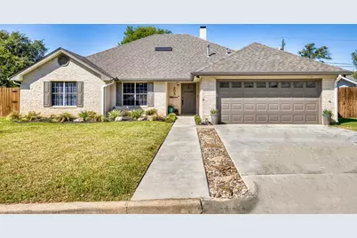 205 Edgewood Dr, Fredericksburg, TX 78624 - Photo 1