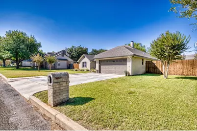 205 Edgewood Dr, Fredericksburg, TX 78624 - Photo 3