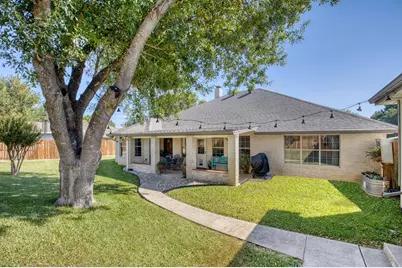 205 Edgewood Dr, Fredericksburg, TX 78624 - Photo 3