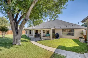 205 Edgewood Dr, Fredericksburg, TX 78624 - Photo 3