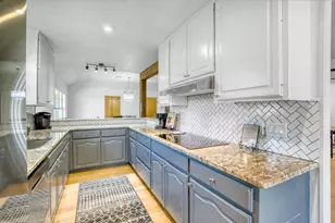205 Edgewood Dr, Fredericksburg, TX 78624 - Photo 7