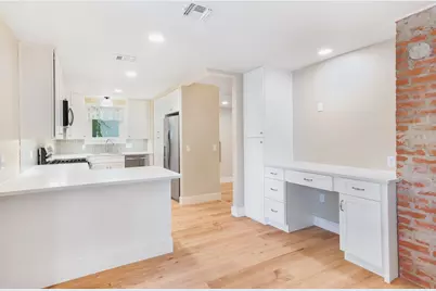 103 W Centre St, Fredericksburg, TX 78624 - Photo 9