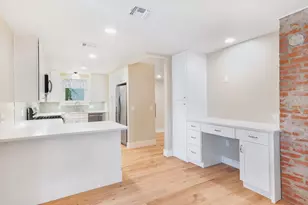 103 W Centre St, Fredericksburg, TX 78624 - Photo 9