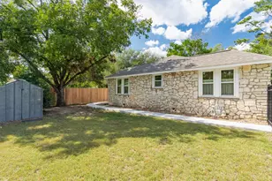 103 W Centre St, Fredericksburg, TX 78624 - Photo 31
