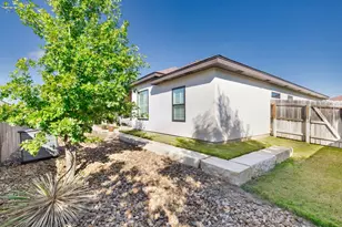 109 Madrona Ln, Fredericksburg, TX 78624 - Photo 9