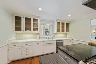 105 E Centre St, Fredericksburg, TX 78624 - Photo 9