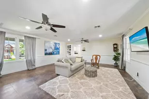 105 E Centre St, Fredericksburg, TX 78624 - Photo 31