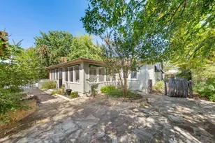 105 E Centre St, Fredericksburg, TX 78624 - Photo 51