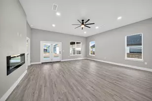 1604 Redwood Ct, Fredericksburg, TX 78624 - Photo 5